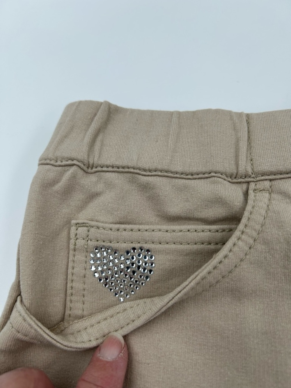 Dream Jeanne’s by Quackery Factory Tan Capris with Scalloped Hem M NWT - Picture 9 of 9